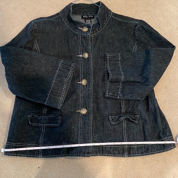 Denim Unique Jean Jacket - Picture 4 of 6